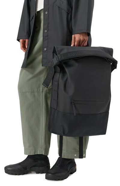 Рюкзак trail rolltop RAINS черного цвета по цене 17550 руб., арт. RA14320, фото 3 Рюкзак trail rolltop RAINS, арт. RA14320, фото 3