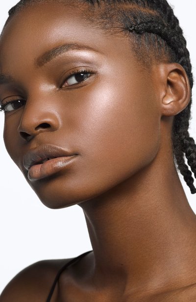 Компактная пудра с эффектом сияния 3d all over glow YSL бесцветного цвета по цене 5150 руб., арт. 3614272895348, фото 3 Компактная пудра с эффектом сияния 3d all over glow YSL, арт. 3614272895348, фото 3