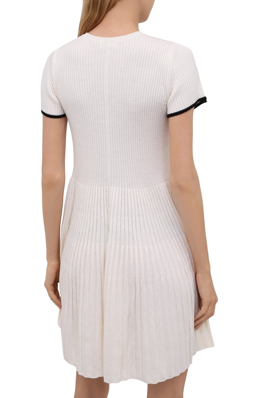 Шерстяное платье REDVALENTINO кремового цвета по цене 67550 руб., арт. WR3KD02X/63U, фото 4 Шерстяное платье REDVALENTINO, арт. WR3KD02X/63U, фото 4