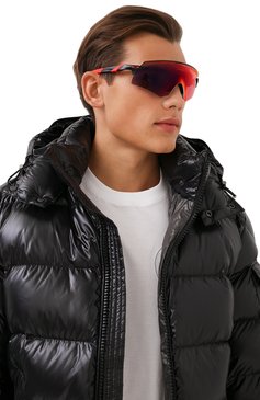 Женские солнцезащитные очки OAKLEY красного цвета, арт. 9471-947101 | Фото 3 (Кросс-КТ: С/з-унисекс; Региональные ограничения белый список (Axapta Mercury): Не проставлено, RU; Нос: Не проставлено; Материал: Пластик; Тип очков: С/з; Оптика Гендер: оптика-унисекс)