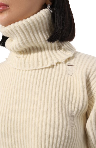 Шерстяной свитер ANN DEMEULEMEESTER кремового цвета по цене 82900 руб., арт. 2402-W-KN34-KN048-003, фото 5 Шерстяной свитер ANN DEMEULEMEESTER, арт. 2402-W-KN34-KN048-003, фото 5