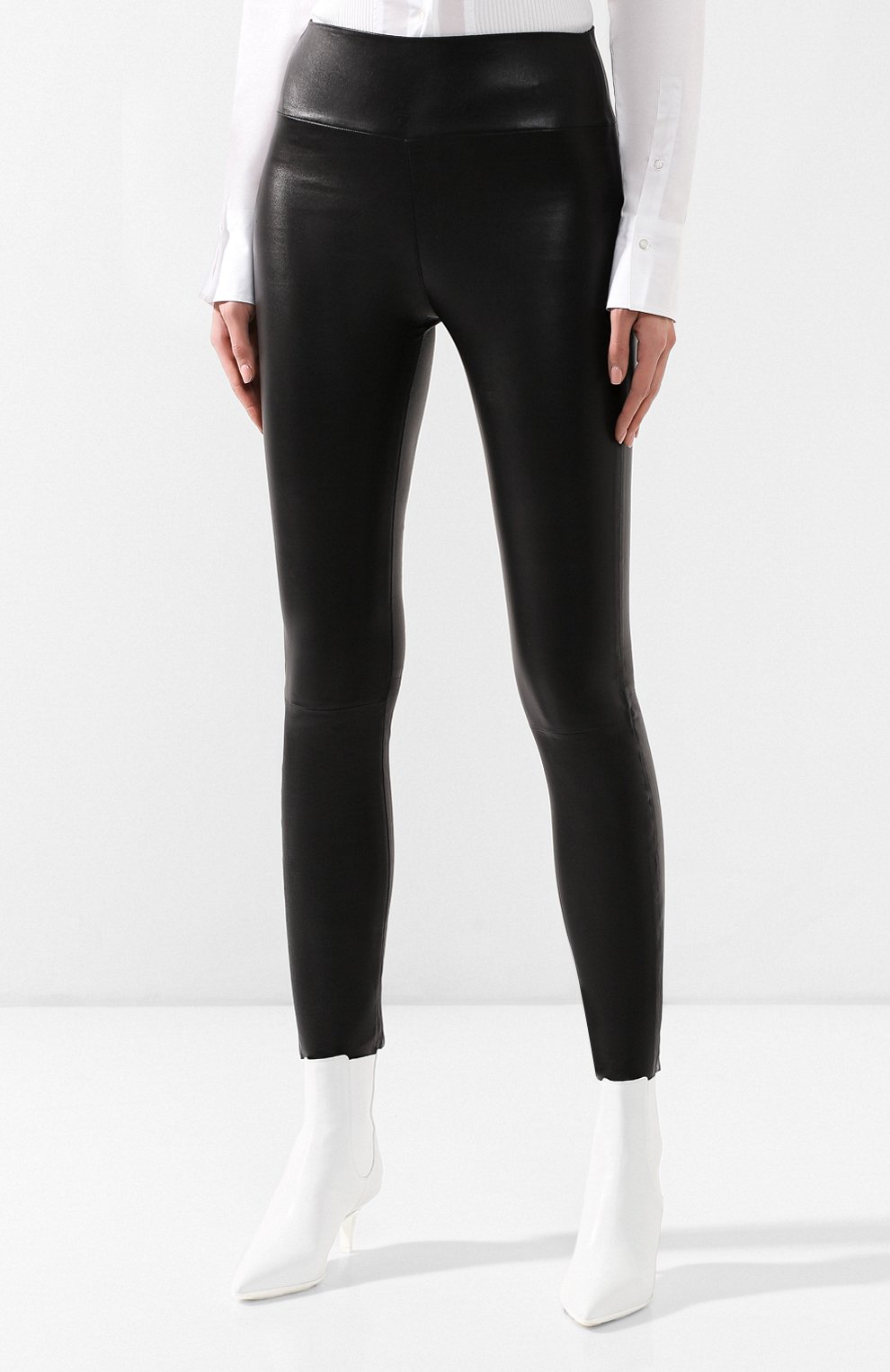 Кожаные легинсы SPRWMN черного цвета по цене 121500 руб., арт. CAP-002-L/CAPRI LEGGING, фото 3 Кожаные легинсы SPRWMN, арт. CAP-002-L/CAPRI LEGGING, фото 3