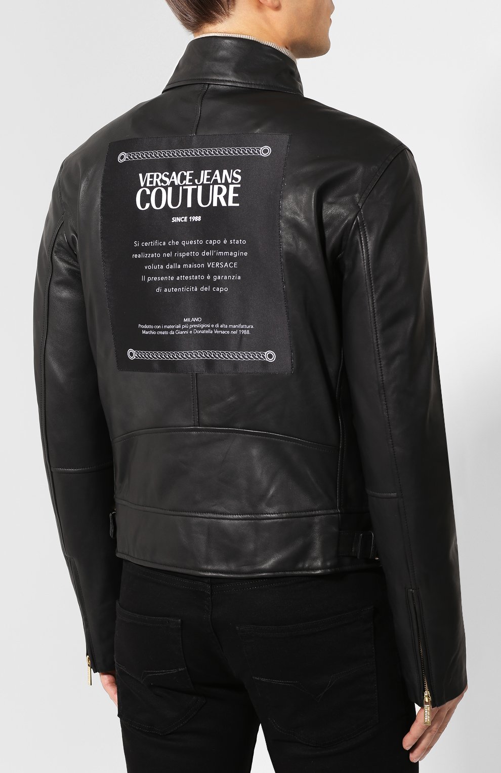 Кожаная куртка VERSACE JEANS COUTURE черного цвета по цене 67450 руб., арт. ECGUA9P0-UUPP00/40292, фото 4 Кожаная куртка VERSACE JEANS COUTURE, арт. ECGUA9P0-UUPP00/40292, фото 4