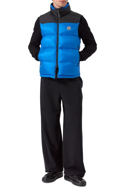 Мужской пуховый жилет ophrys MONCLER синего цвета, арт. 1A00160/5967G | Фото 2 (Материал внешний: Синтетический материал; Материал подклада: Синтетический материал; Драгоценные камни: Проставлено; Материал утеплителя: Пух и перо; Длина (верхняя одежда): Короткие; Материал сплава: Проставлено)