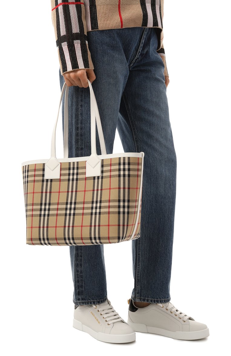Женская сумка london small BURBERRY бежевого цвета, арт. 8072331A1464 | Фото 2 (Материал сплава: Проставлено; Размер: small; Материал: Текстиль; Драгоценные камни: Проставлено)