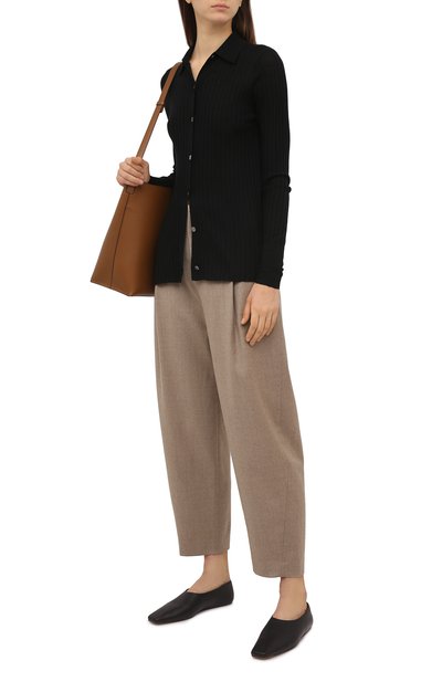 Шерстяные брюки TOTEME бежевого цвета по цене 32450 руб., арт. 211-226-708, фото 2 Шерстяные брюки TOTEME, арт. 211-226-708, фото 2