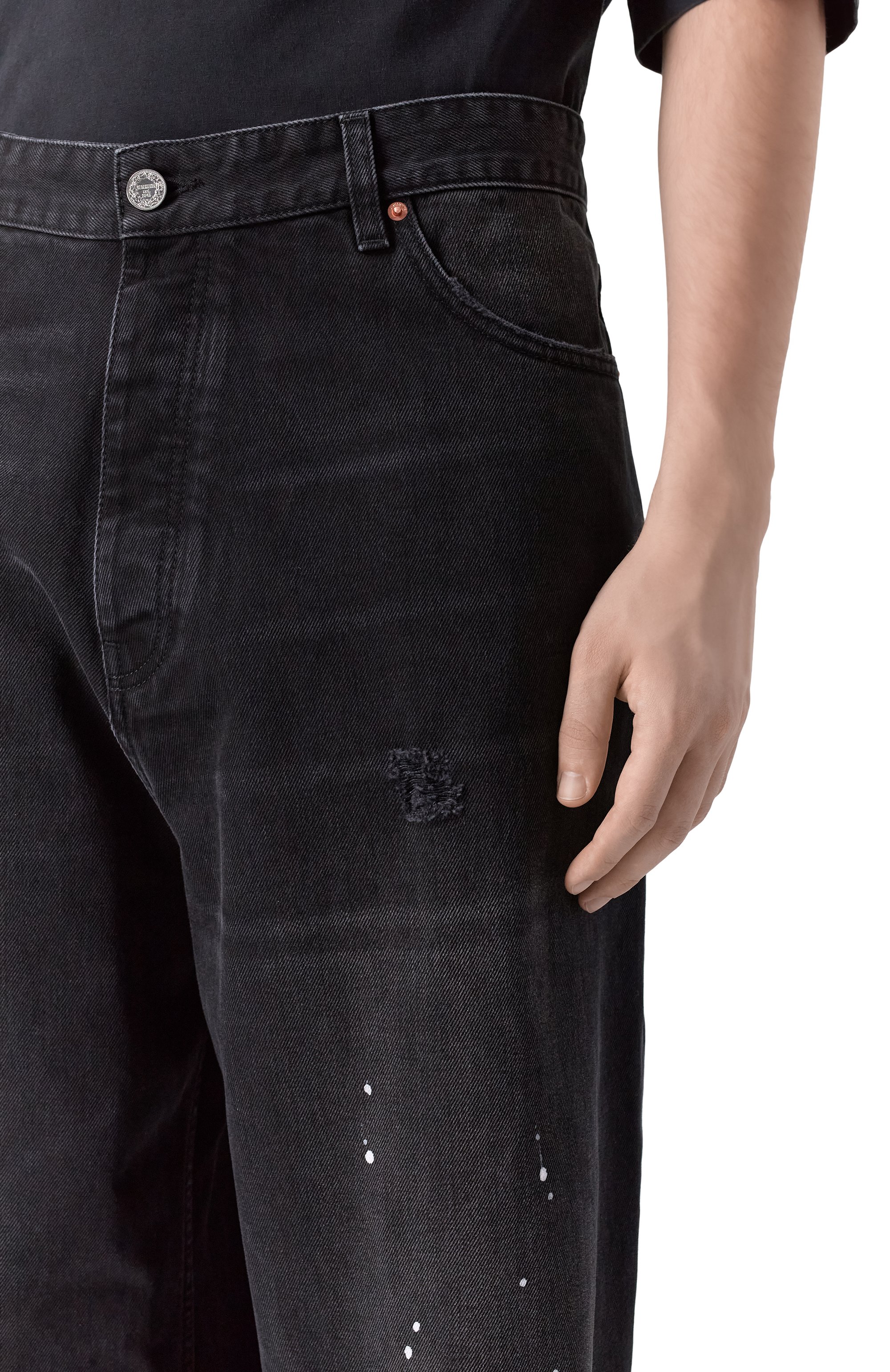 Джинсы VETEMENTS темно-серого цвета по цене 109500 руб., арт. ME76DP070B3/2803 DENIM, фото 5 Джинсы VETEMENTS, арт. ME76DP070B3/2803 DENIM, фото 5