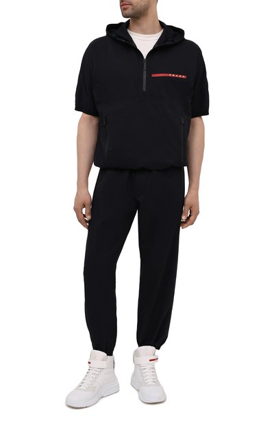 Анорак PRADA черного цвета по цене 180000 руб., арт. SGB451-1T2Z-F0002-201, фото 2 Анорак PRADA, арт. SGB451-1T2Z-F0002-201, фото 2