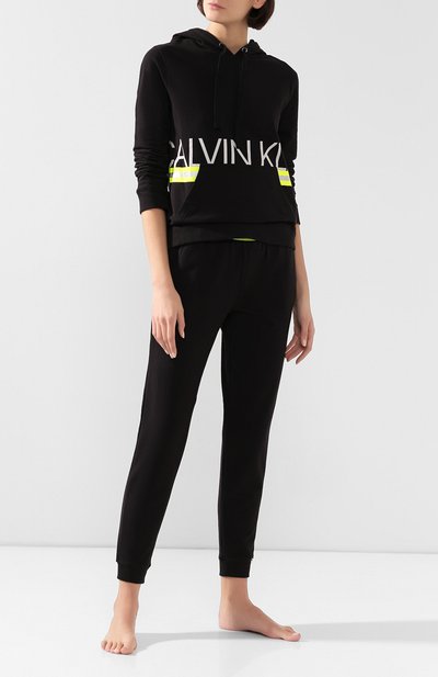 Хлопковые джоггеры CALVIN KLEIN черного цвета по цене 6265 руб., арт. QS6342E, фото 2 Хлопковые джоггеры CALVIN KLEIN, арт. QS6342E, фото 2