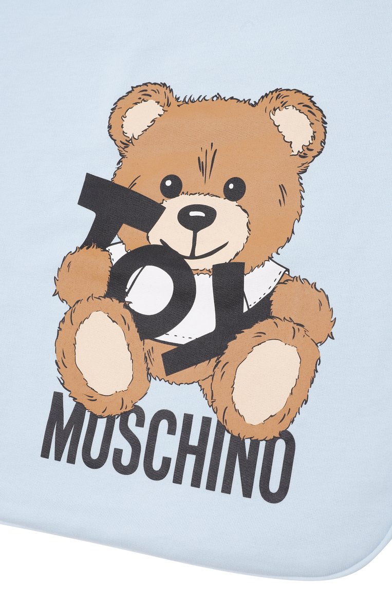 Детского хлопковое одеяло MOSCHINO голубого цвета, арт. MNB00F/LCA19 | Фото 2 (Материал: Хлопок, Текстиль; Материал сплава: Проставлено; Нос: Не проставлено; Тематический товар: Teddy Bear)