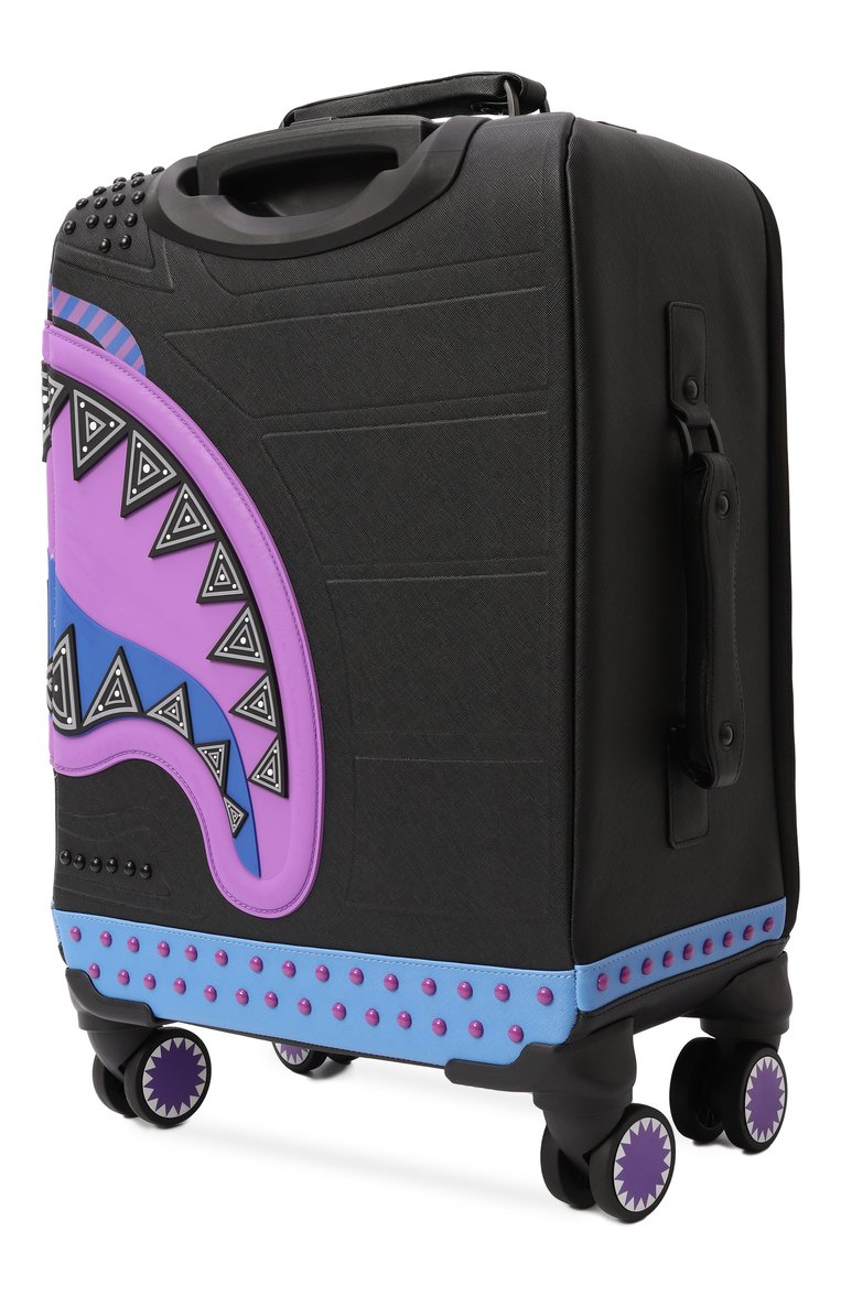 Детский чемодан SPRAYGROUND фиолетового цвета, арт. 910CL246NSZ | Фото 2 (Нос: Не проставлено; Материал: Пластик, Резина; Материал сплава: Проставлено)