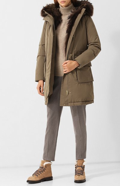 Парка с капюшоном на меховой подкладке WOOLRICH хаки цвета по цене 156500 руб., арт. WWCPS2617/CF40, фото 2 Парка с капюшоном на меховой подкладке WOOLRICH, арт. WWCPS2617/CF40, фото 2