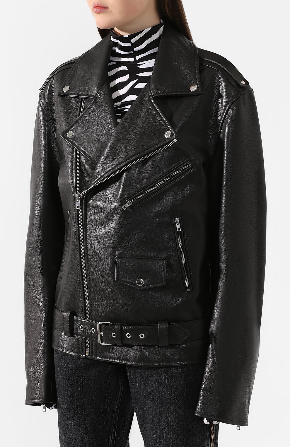 Кожаная куртка VETEMENTS черного цвета по цене 232500 руб., арт. SS20JA258 2404/W/BLACK, фото 3 Кожаная куртка VETEMENTS, арт. SS20JA258 2404/W/BLACK, фото 3