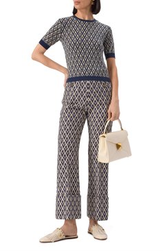Женские шерстяные брюки VALENTINO синего цвета, арт. 6B3RB647915 | Фото 2 (Длина (брюки, джинсы): Стандартные; Материал внешний: Шерсть; Силуэт Ж (брюки и джинсы): Прямые; Женское Кросс-КТ: Брюки-одежда; Стили: Ретро; Автоматизация состава: Проставлено; Автоматизация ТО: Проставлено)