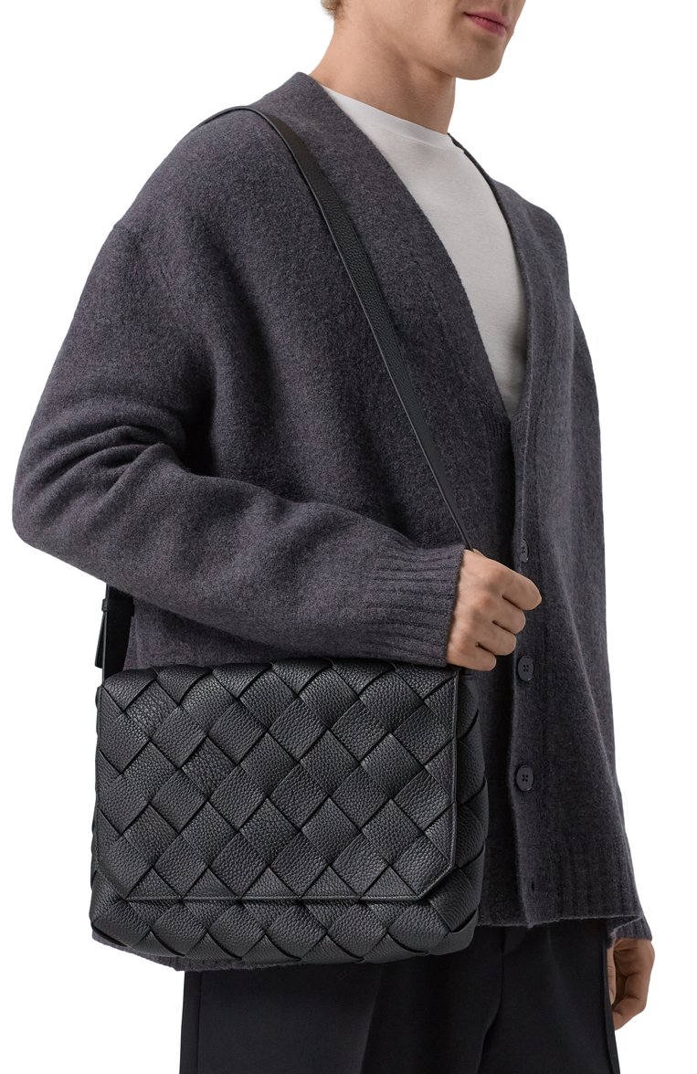 Мужская сумка diago large BOTTEGA VENETA черного цвета, арт. 815796/V4FV1 | Фото 2 (Ремень/цепочка: На ремешке; Материал: Натуральная кожа; Драгоценные камни: Проставлено; Размер: medium; Материал сплава: Проставлено)