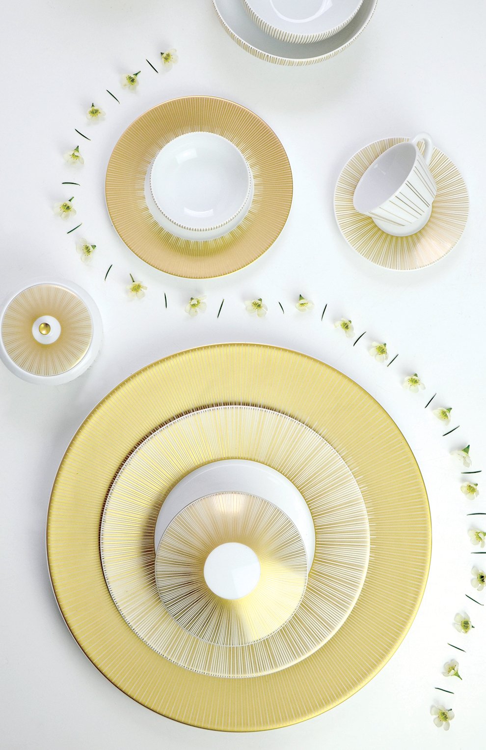 Тарелка пирожковая sol BERNARDAUD золотого цвета по цене 9950 руб., арт. 1655/21263, фото 2 Тарелка пирожковая sol BERNARDAUD, арт. 1655/21263, фото 2