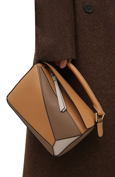 Сумка puzzle small LOEWE темно-бежевого цвета по цене 299500 руб., арт. A510S21X50, фото 2 Сумка puzzle small LOEWE, арт. A510S21X50, фото 2