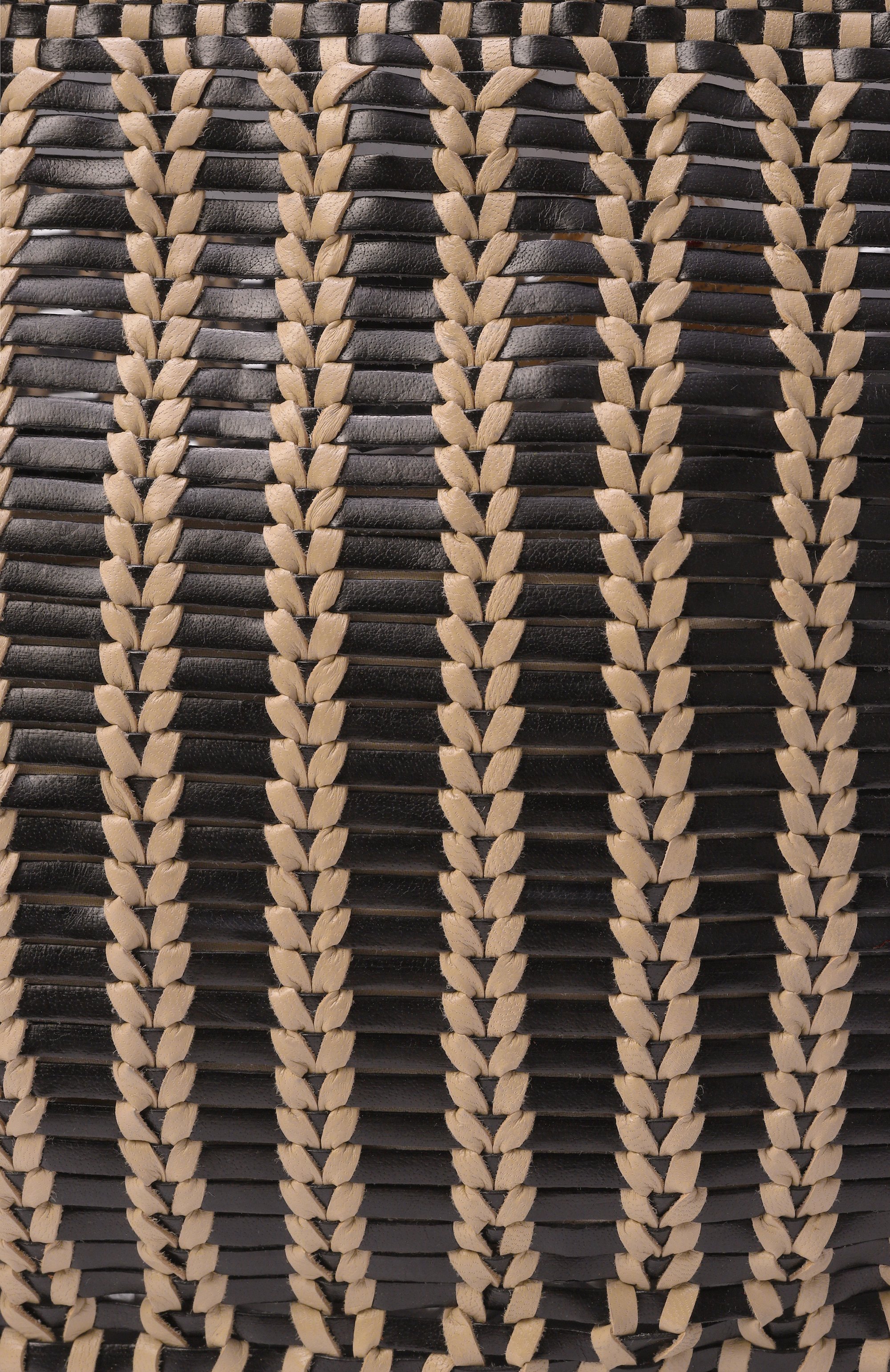 Сумка-тоут bali DRAGON DIFFUSION черного цвета по цене 68850 руб., арт. BALI, фото 6 Сумка-тоут bali DRAGON DIFFUSION, арт. BALI, фото 6