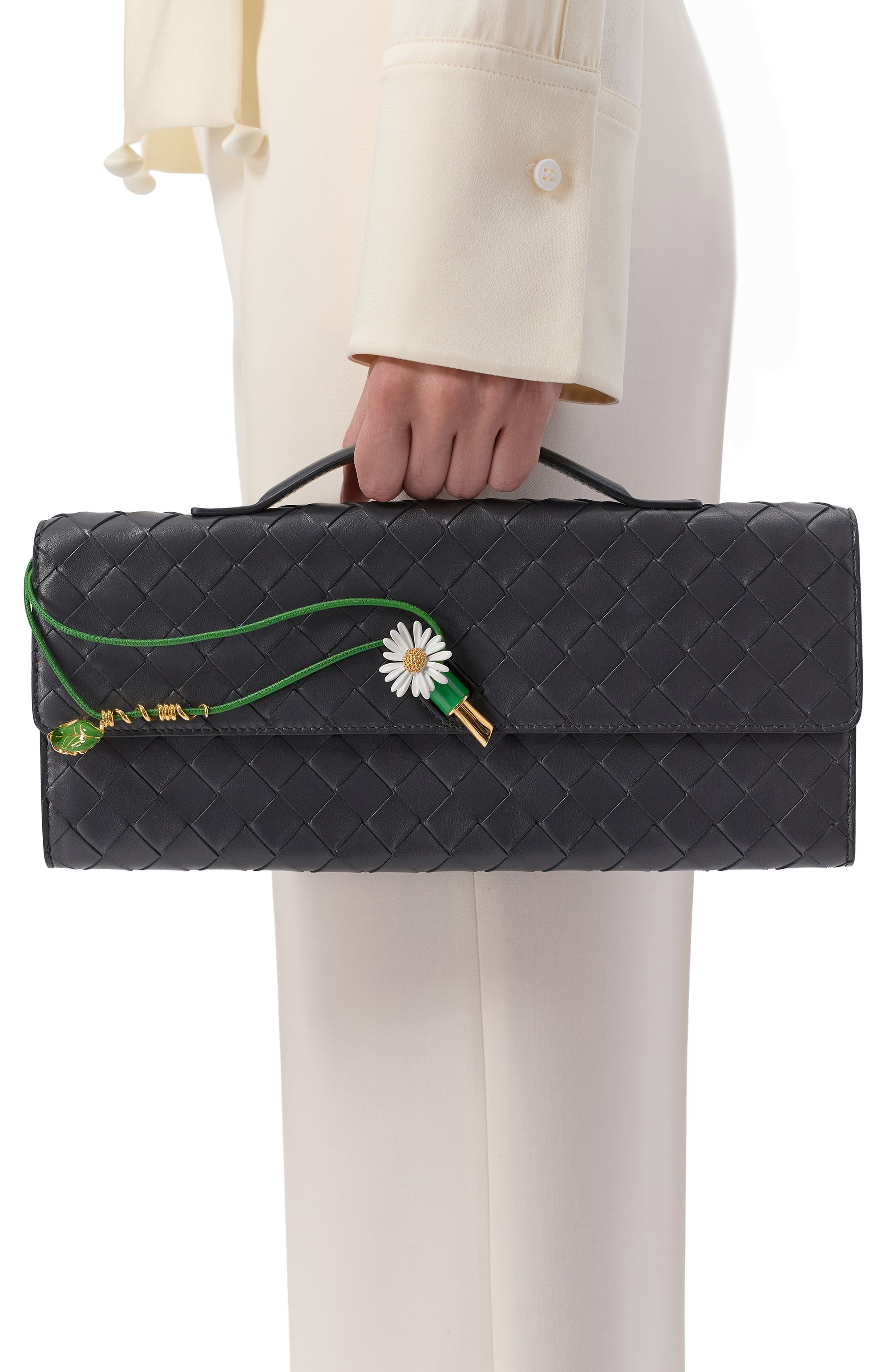 клатч andiamo BOTTEGA VENETA темно-синего цвета по цене 459500 руб., арт. 836810/V4SCH, фото 2 клатч andiamo BOTTEGA VENETA, арт. 836810/V4SCH, фото 2