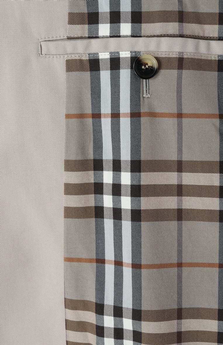 Мужской плащ BURBERRY светло-серого цвета, арт. 8104735 | Фото 7 (Материал внешний: Хлопок, Синтетический материал; Мужское Кросс-КТ: Плащ-верхняя одежда; Драгоценные камни: Проставлено; Длина (верхняя одежда): До колена; Материал сплава: Проставлено; Материал подклада: Хлопок; Рукава: Длинные; Стили: Кэжуэл)