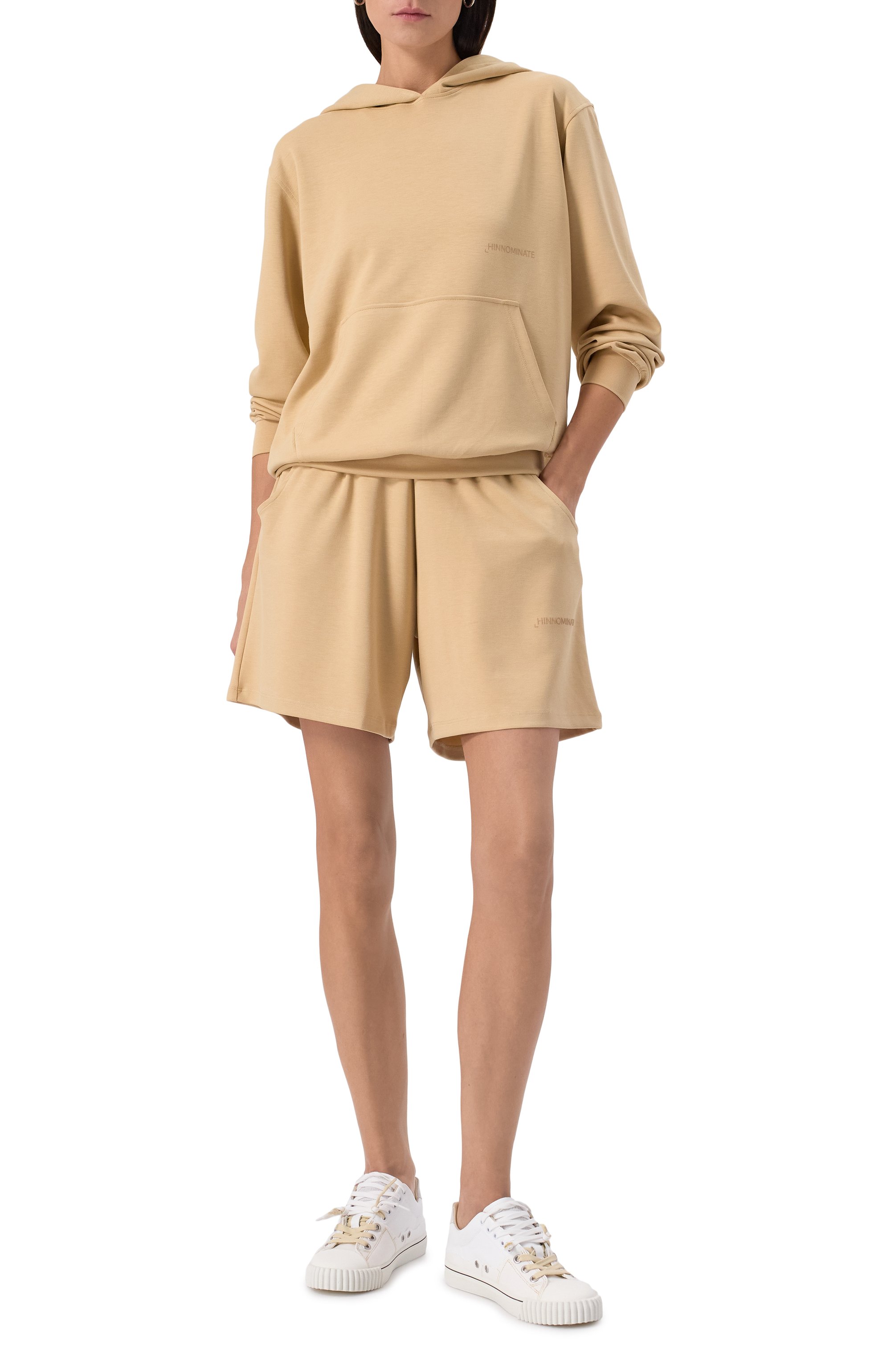 Шорты HINNOMINATE бежевого цвета по цене 12650 руб., арт. HMABW01459, фото 2 Шорты HINNOMINATE, арт. HMABW01459, фото 2