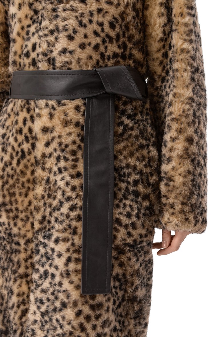 Женская дубленка из овчины BOTTEGA VENETA леопардового цвета, арт. 793733-V4DW0 | Фото 5 (Рукава: Длинные; Материал внешний: Натуральный мех; Длина (верхняя одежда): До колена; Стили: Гламурный; Женское Кросс-КТ: Мех; Кросс-КТ: Куртка; Автоматизация состава: Проставлено; Автоматизация ТО: Проставлено)