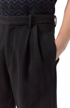 Мужские шорты из хлопка и вискозы MISSONI черного цвета, арт. UC25SI00/BR00JC | Фото 5 (Материал сплава: Проставлено; Длина Шорты М: До колена; Материал внешний: Хлопок; Драгоценные камни: Проставлено; Принт: С принтом; Случай: Формальный; Стили: Кэжуэл)