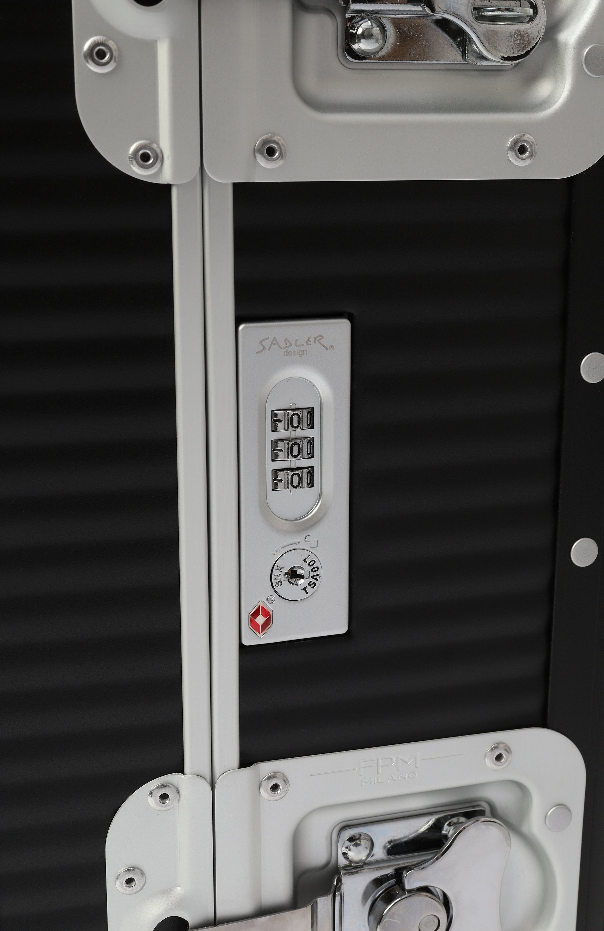 Чемодан bank spinner FPM MILANO черного цвета по цене 210500 руб., арт. A1555M15915, фото 2 Чемодан bank spinner FPM MILANO, арт. A1555M15915, фото 2