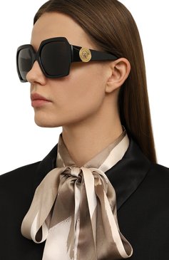 Женские солнцезащитные очки VERSACE черного цвета, арт. 4453-GB1/87 | Фото 2 (Региональные ограничения белый список (Axapta Mercury): Не проставлено; Нос: Не проставлено; Материал: Пластик; Тип очков: С/з; Оптика Гендер: оптика-женское; Очки форма: Квадратные)