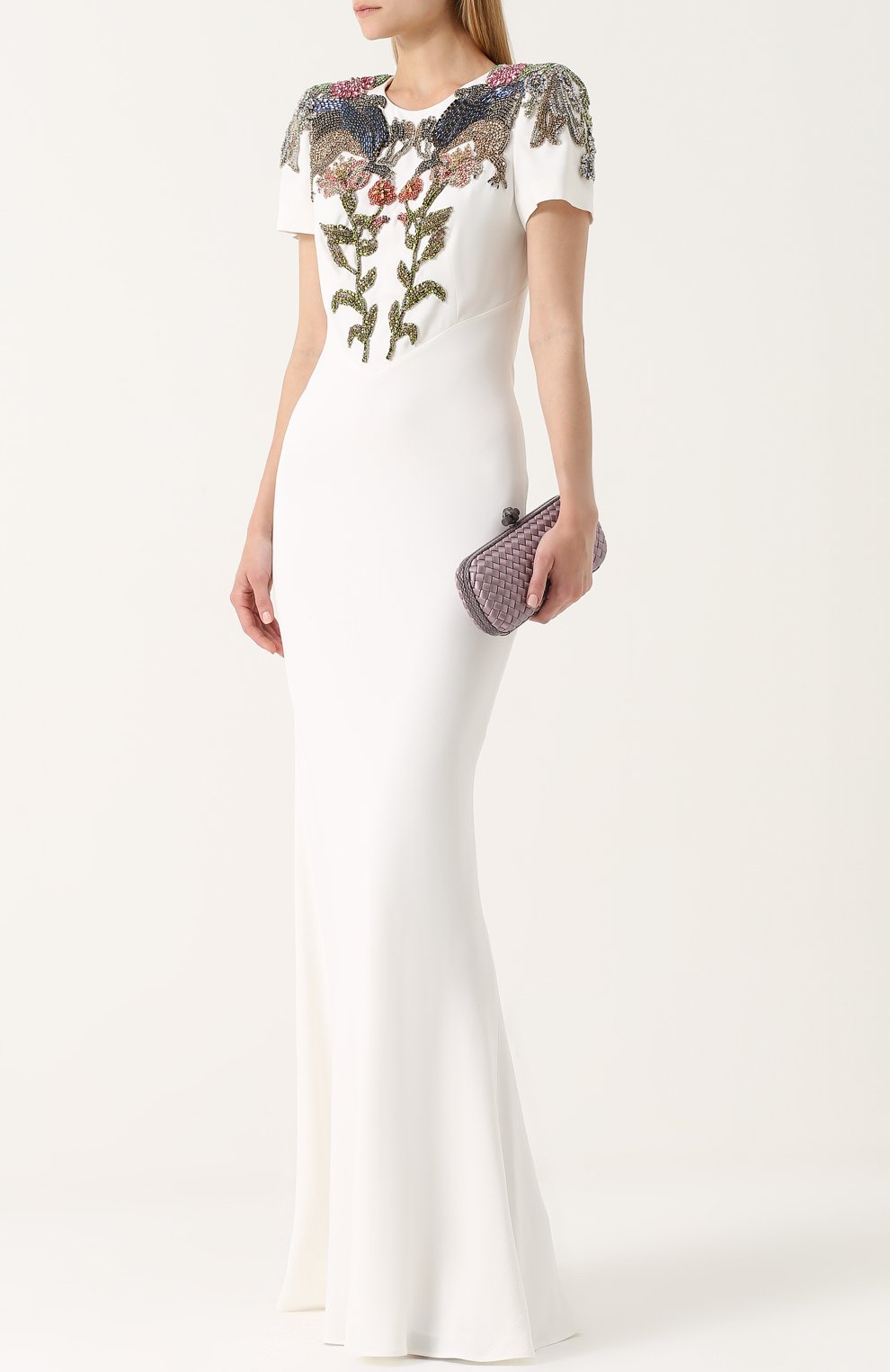 Приталенное платье с вышивкой ALEXANDER MCQUEEN белого цвета по цене 840500 руб., арт. 483639/QJE40, фото 2 Приталенное платье с вышивкой ALEXANDER MCQUEEN, арт. 483639/QJE40, фото 2