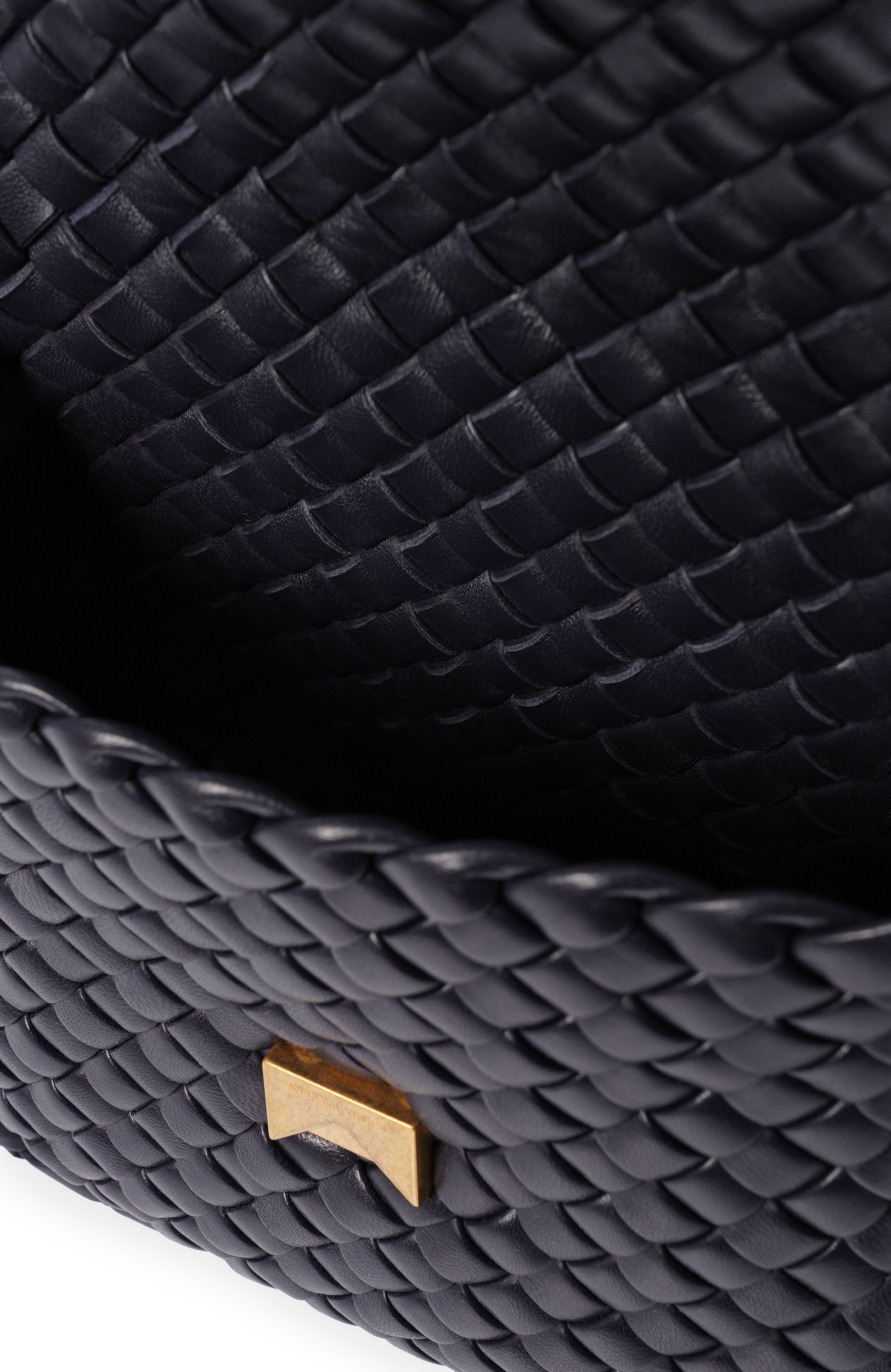 Сумка cobble small BOTTEGA VENETA темно-синего цвета по цене 446000 руб., арт. 762711/V01D, фото 5 Сумка cobble small BOTTEGA VENETA, арт. 762711/V01D, фото 5