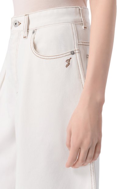 Джинсы JACQUEMUS молочного цвета по цене 69950 руб., арт. 25HPAW00609/AD00040, фото 5 Джинсы JACQUEMUS, арт. 25HPAW00609/AD00040, фото 5