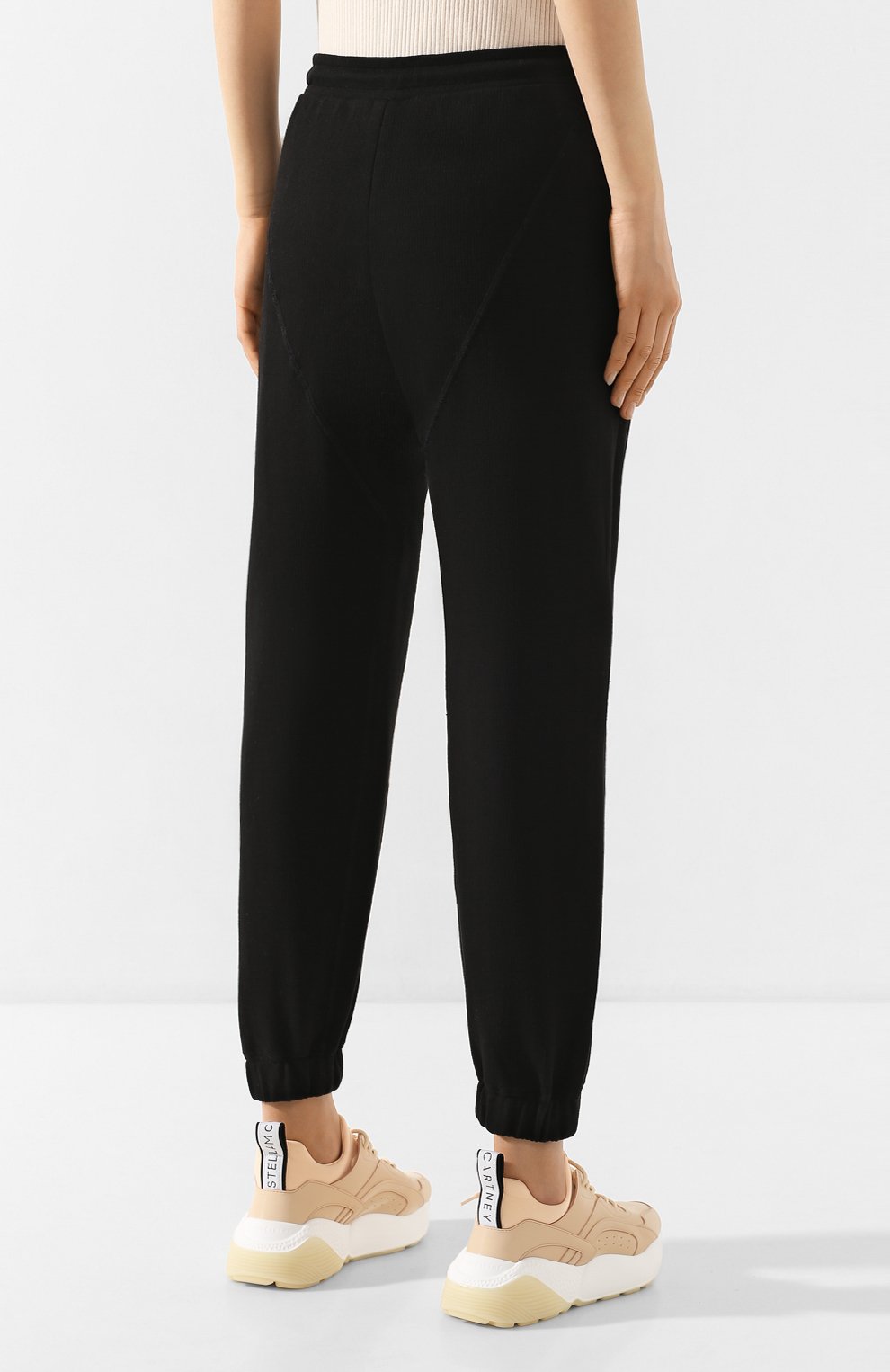 Джоггеры reebok x victoria beckham REEBOK черного цвета по цене 19450 руб., арт. FS6011, фото 4 Джоггеры reebok x victoria beckham REEBOK, арт. FS6011, фото 4