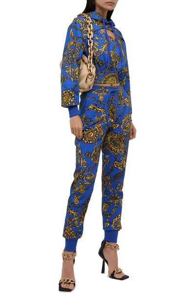 Хлопковые джоггеры VERSACE JEANS COUTURE синего цвета по цене 42350 руб., арт. 71HAA310-71DP310 FELPA GAR PR BAR0QUE/FS002, фото 2 Хлопковые джоггеры VERSACE JEANS COUTURE, арт. 71HAA310-71DP310 FELPA GAR PR BAR0QUE/FS002, фото 2