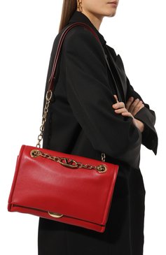 Женская сумка vlogo chain VALENTINO красного цвета, арт. 5W2B0N93/PHV | Фото 2 (Ремень/цепочка: На ремешке; Размер: medium; Драгоценные камни: Проставлено; Материал: Натуральная кожа; Материал сплава: Проставлено)