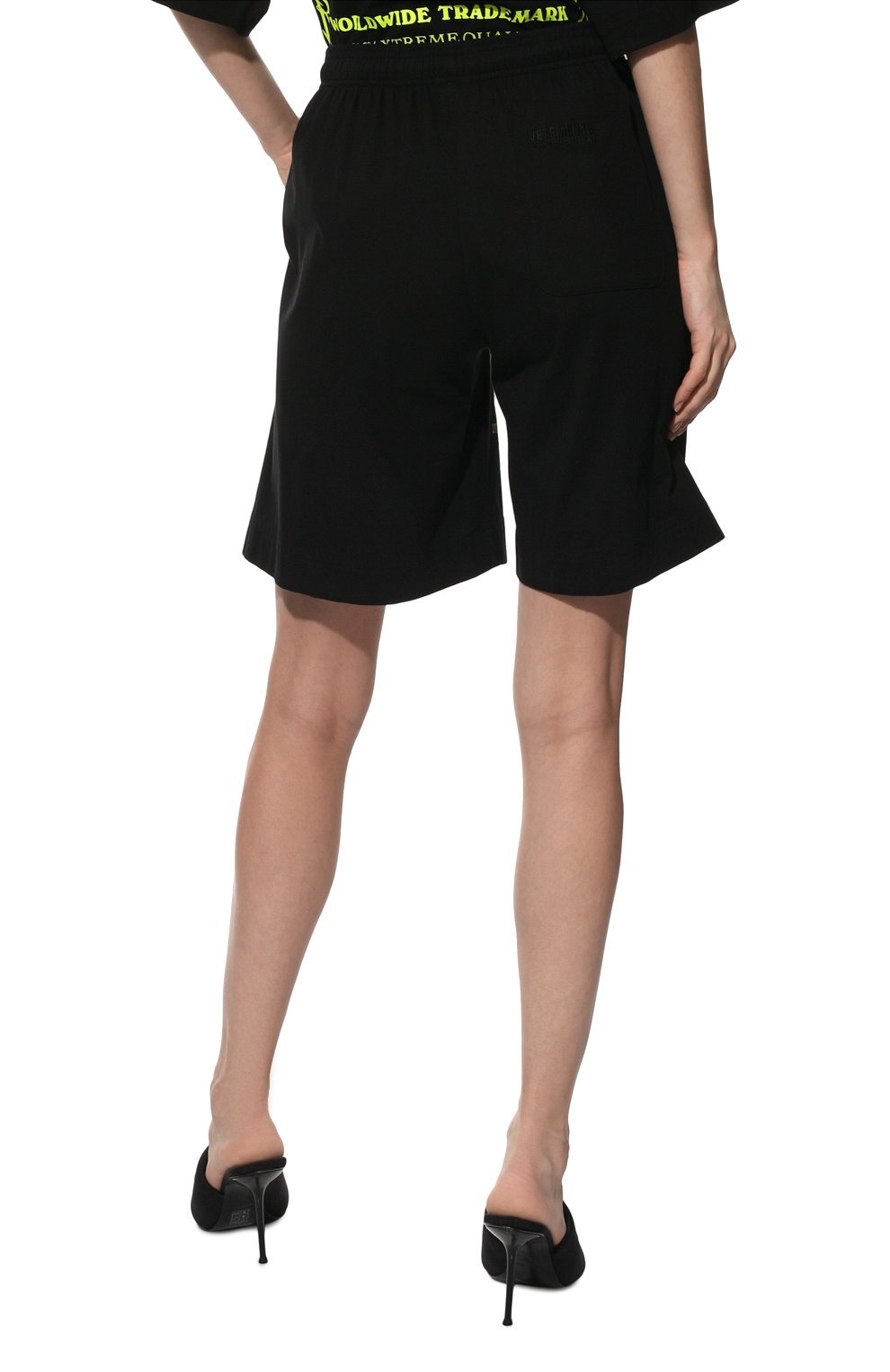 Хлопковые шорты VETEMENTS черного цвета по цене 53950 руб., арт. UA52TR400X 1610/W, фото 4 Хлопковые шорты VETEMENTS, арт. UA52TR400X 1610/W, фото 4