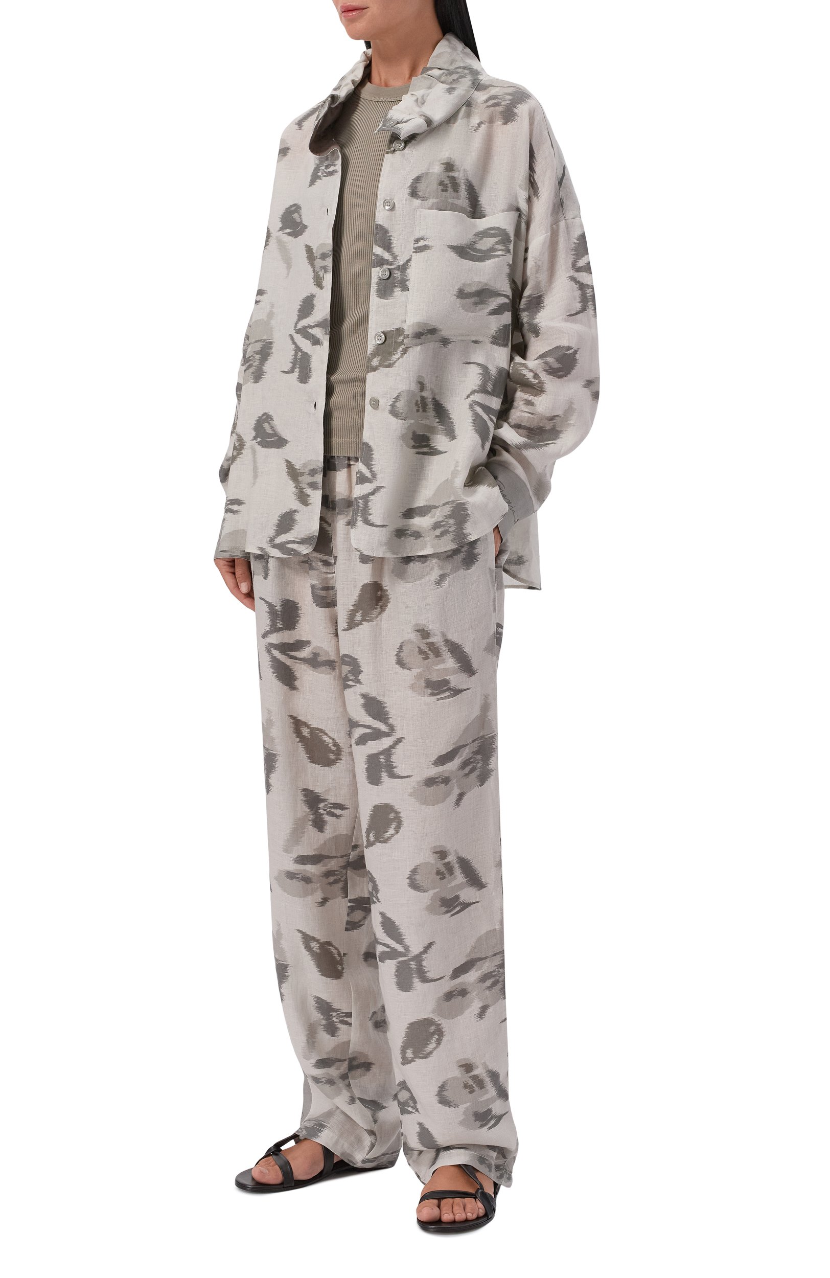 Льняные брюки EMPORIO ARMANI светло-серого цвета по цене 59500 руб., арт. EW004953/AF26966, фото 2 Льняные брюки EMPORIO ARMANI, арт. EW004953/AF26966, фото 2