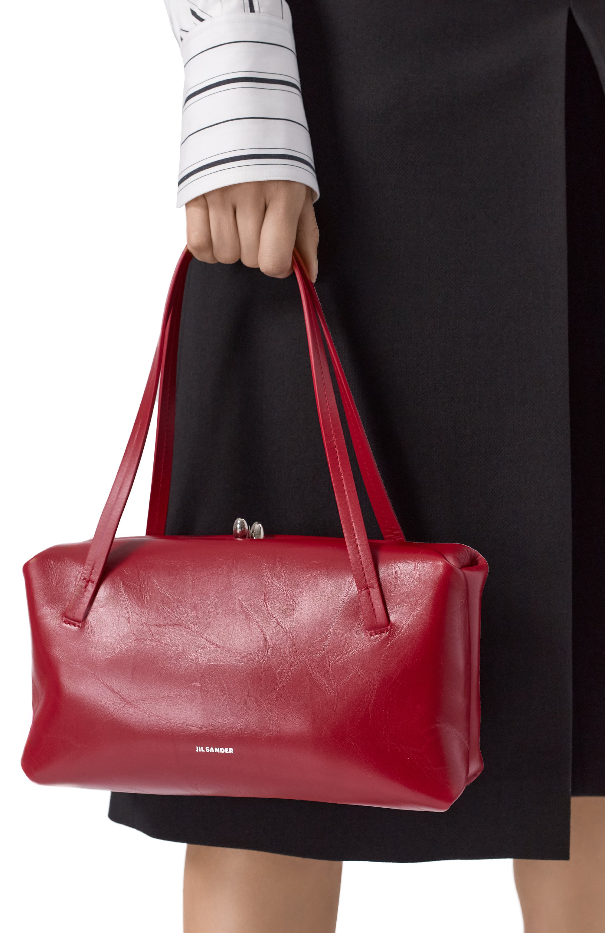 Сумка goji pillow small JIL SANDER красного цвета по цене 279000 руб., арт. J08WD0078-P5635, фото 2 Сумка goji pillow small JIL SANDER, арт. J08WD0078-P5635, фото 2