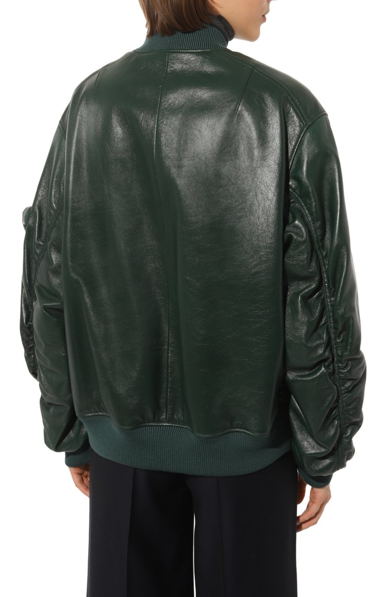 Женская кожаная куртка PRADA зеленого цвета, арт. 58A079-1ZFE-F0L76 | Фото 4 (Длина (верхняя одежда): Короткие; Рукава: Длинные; Материал внешний: Натуральная кожа; Кросс-КТ: Куртка, Легкие; Женское Кросс-КТ: Замша и кожа; Стили: Гранж)