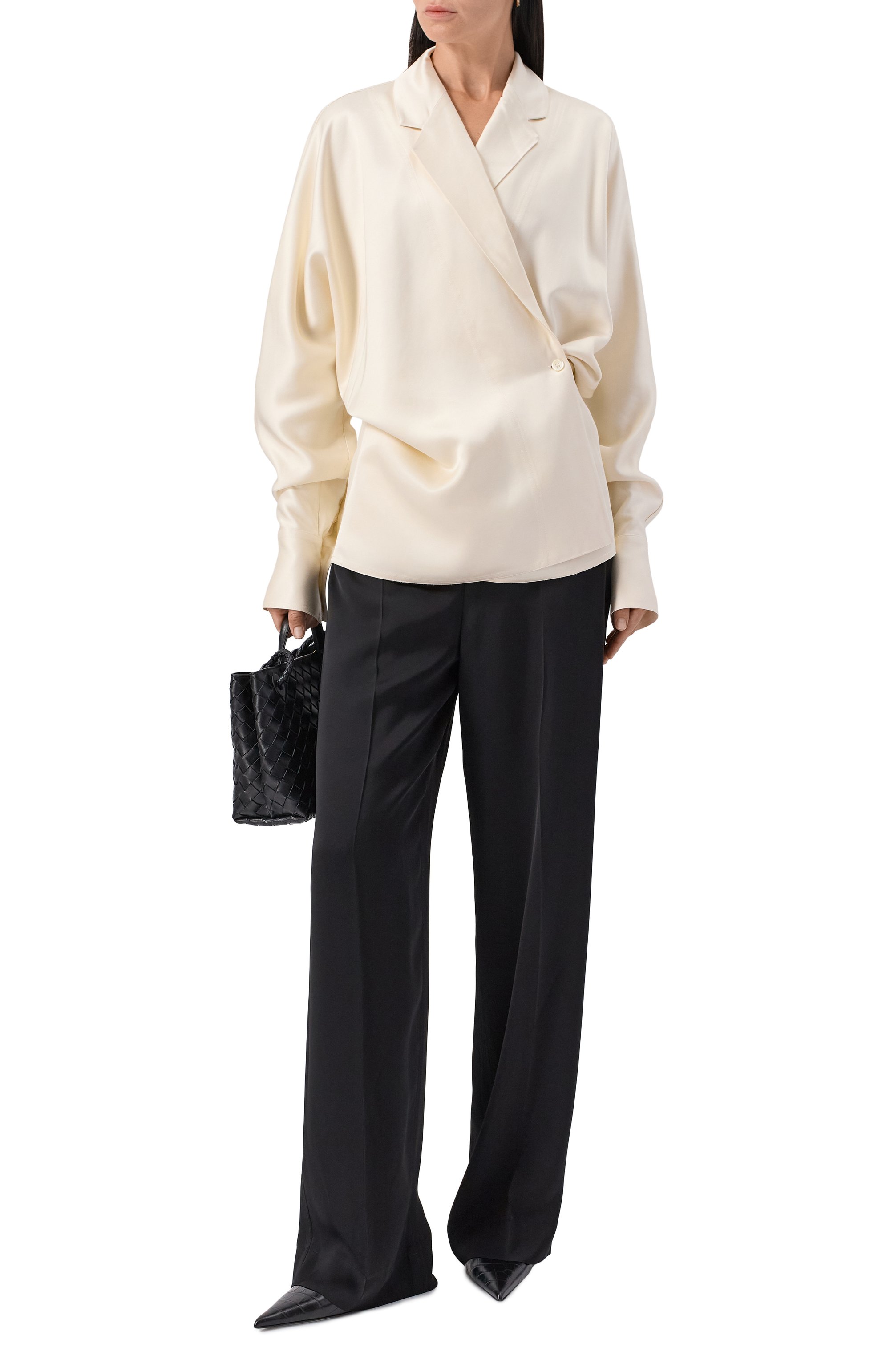 Блузка из вискозы TOTEME кремового цвета по цене 84850 руб., арт. 253-WRT0543-FB0382, фото 2 Блузка из вискозы TOTEME, арт. 253-WRT0543-FB0382, фото 2