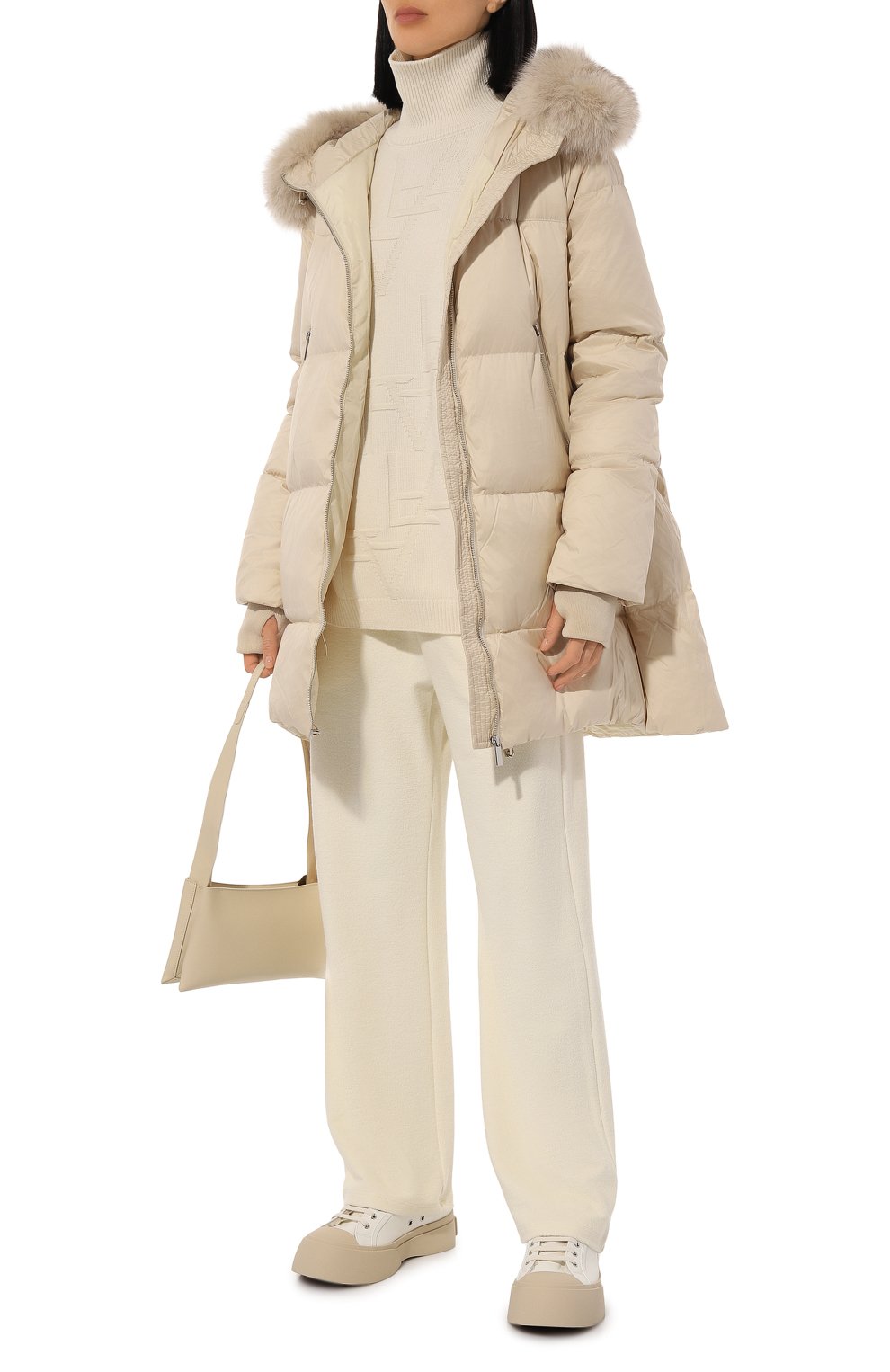 Пуховик с отделкой из меха песца MAX AND MOI кремового цвета по цене 94150 руб., арт. DAV0, фото 2 Пуховик с отделкой из меха песца MAX AND MOI, арт. DAV0, фото 2