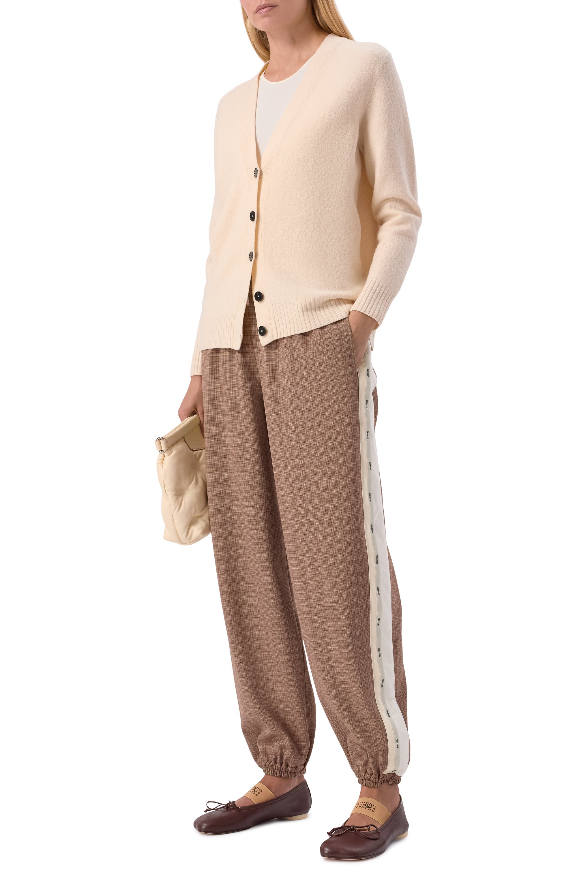 Джоггеры MOSCHINO коричневого цвета по цене 106000 руб., арт. A0314/0526, фото 2 Джоггеры MOSCHINO, арт. A0314/0526, фото 2