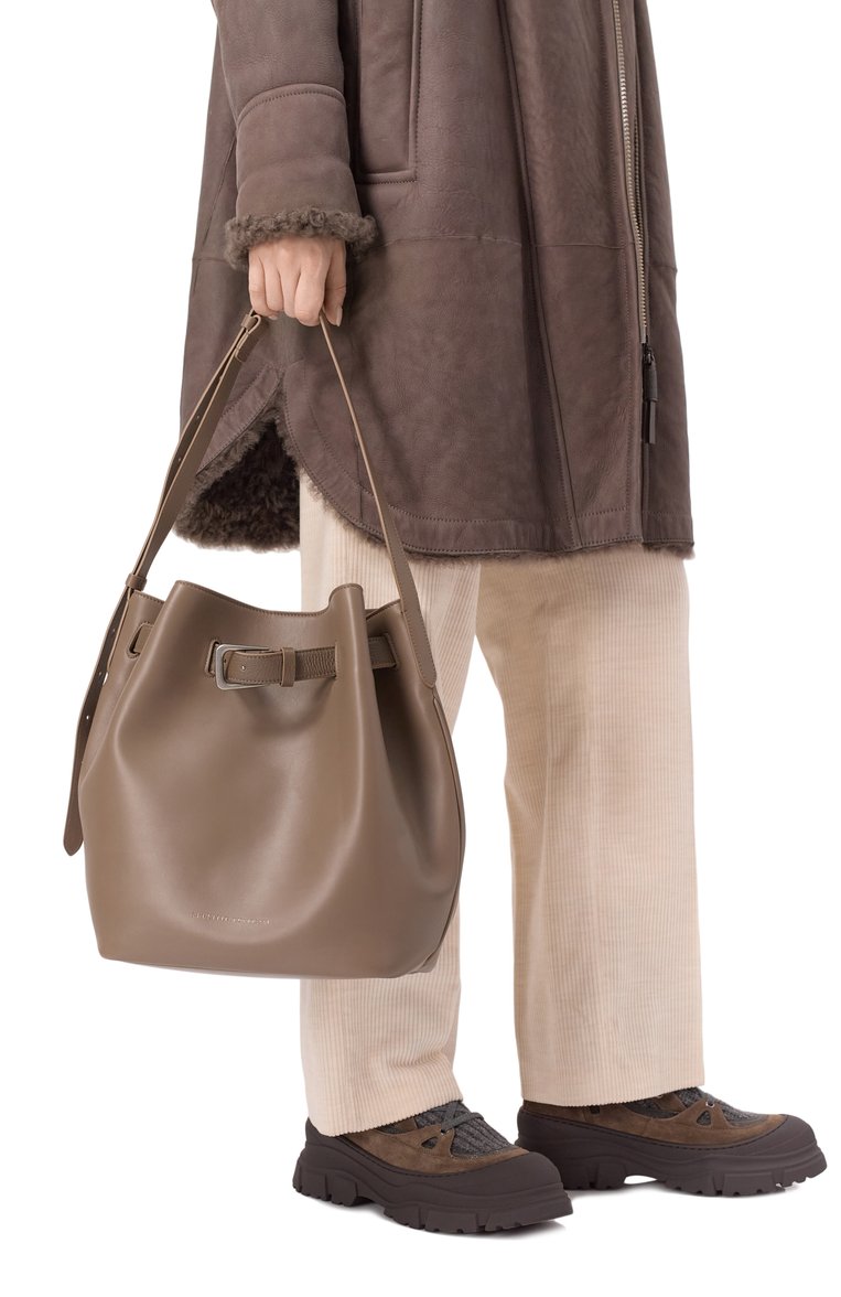 Женская сумка sartorial large BRUNELLO CUCINELLI темно-бежевого цвета, арт. MBHED2615P | Фото 2 (Материал: Натуральная кожа; Ремень/цепочка: На ремешке; Размер: large; Автоматизация ТО: Проставлено; Автоматизация состава: Проставлено)