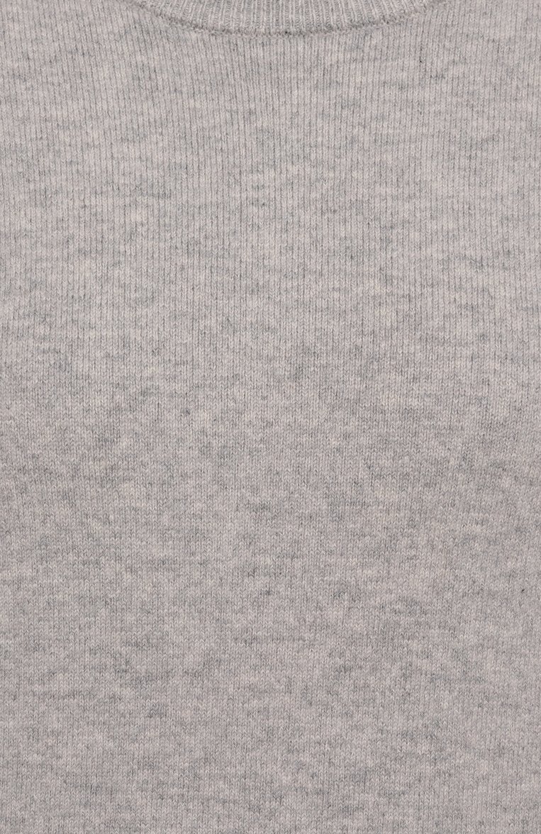 Женский кашемировый пуловер EXTREME CASHMERE серого цвета, арт. 053-003-01-FE-01 | Фото 6 (Материал внешний: Шерсть, Кашемир; Рукава: Длинные; Длина (для топов): Удлиненные; Женское Кросс-КТ: Пуловер-одежда; Стили: Кэжуэл)
