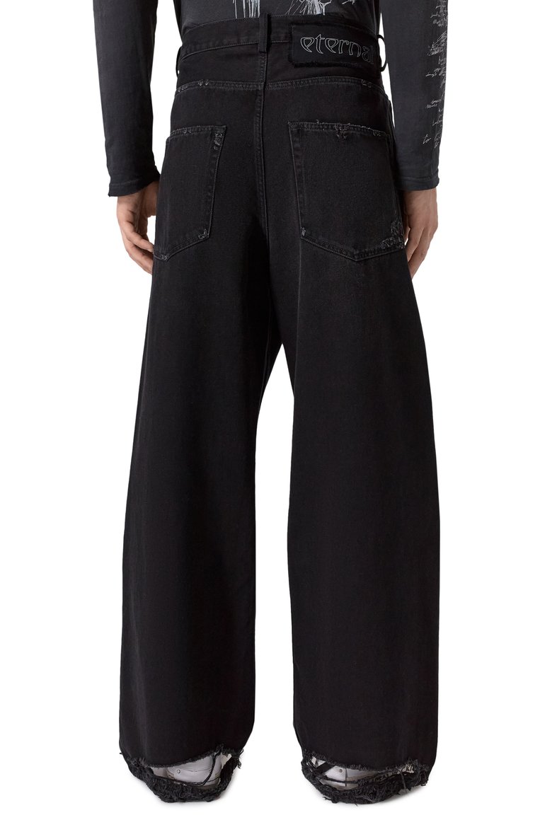 Мужские джинсы ANN DEMEULEMEESTER черного цвета, арт. B0012210/FA632 | Фото 4 (Материал внешний: Хлопок, Деним; Автоматизация ТО: Проставлено; Длина (брюки, джинсы): Стандартные; Автоматизация состава: Проставлено; Стили: Streetwear; Детали: Потертости; Силуэт М (брюки): Широкие; Кросс-КТ: Деним)