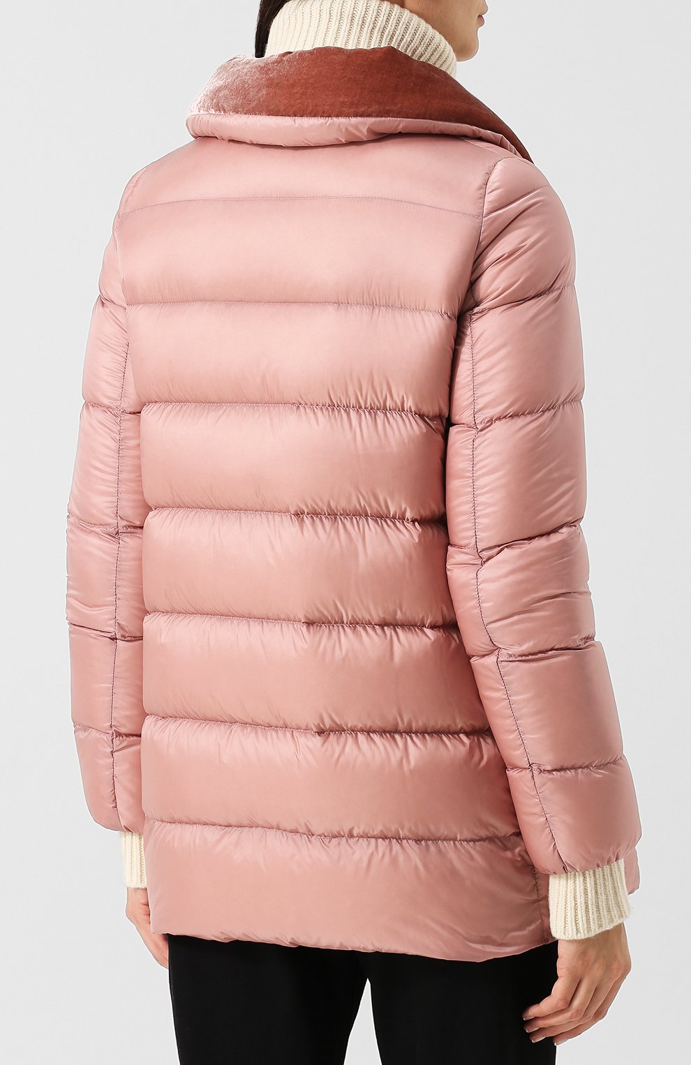 Пуховик MONCLER розового цвета по цене 99500 руб., арт. D2-093-46379-49-53048, фото 4 Пуховик MONCLER, арт. D2-093-46379-49-53048, фото 4