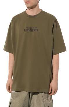 Мужская хлопковая футболка VETEMENTS хаки цвета, арт. UE64TR330Z | Фото 3 (Принт: С принтом; Длина (для топов): Удлиненные; Материал сплава: Проставлено; Стили: Милитари; Материал внешний: Хлопок; Драгоценные камни: Проставлено; Рукава: 3/4)