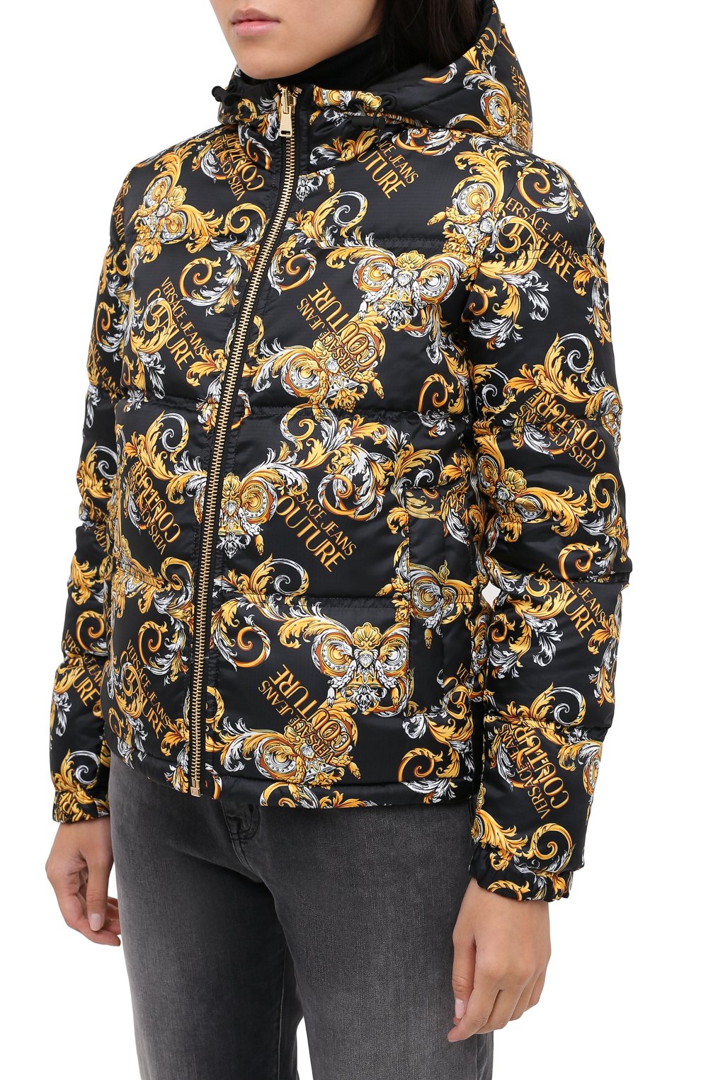 Пуховая куртка VERSACE JEANS COUTURE черного цвета по цене 68150 руб., арт. E5HZA959-ZDP409/25131, фото 6 Пуховая куртка VERSACE JEANS COUTURE, арт. E5HZA959-ZDP409/25131, фото 6