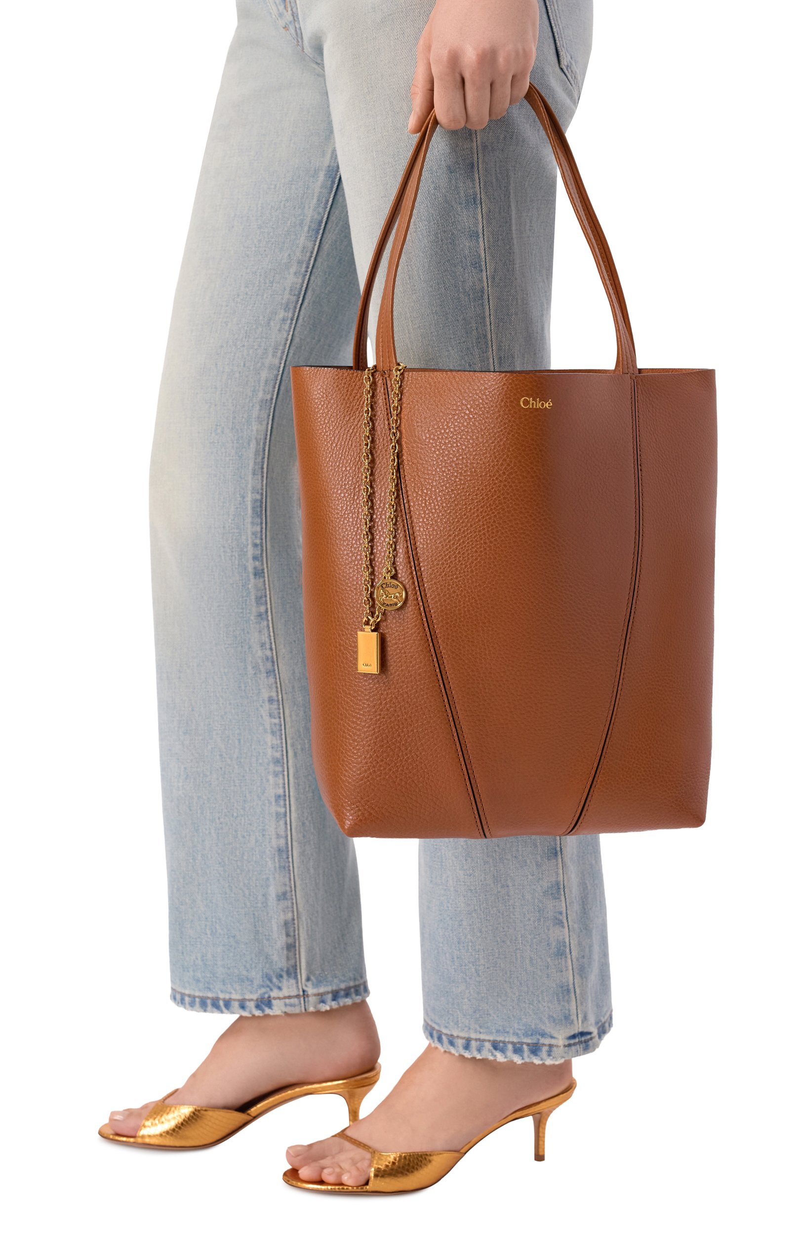 Сумка-тоут chloé spin CHLOÉ коричневого цвета по цене 207500 руб., арт. CHC25SS811N84, фото 2 Сумка-тоут chloé spin CHLOÉ, арт. CHC25SS811N84, фото 2