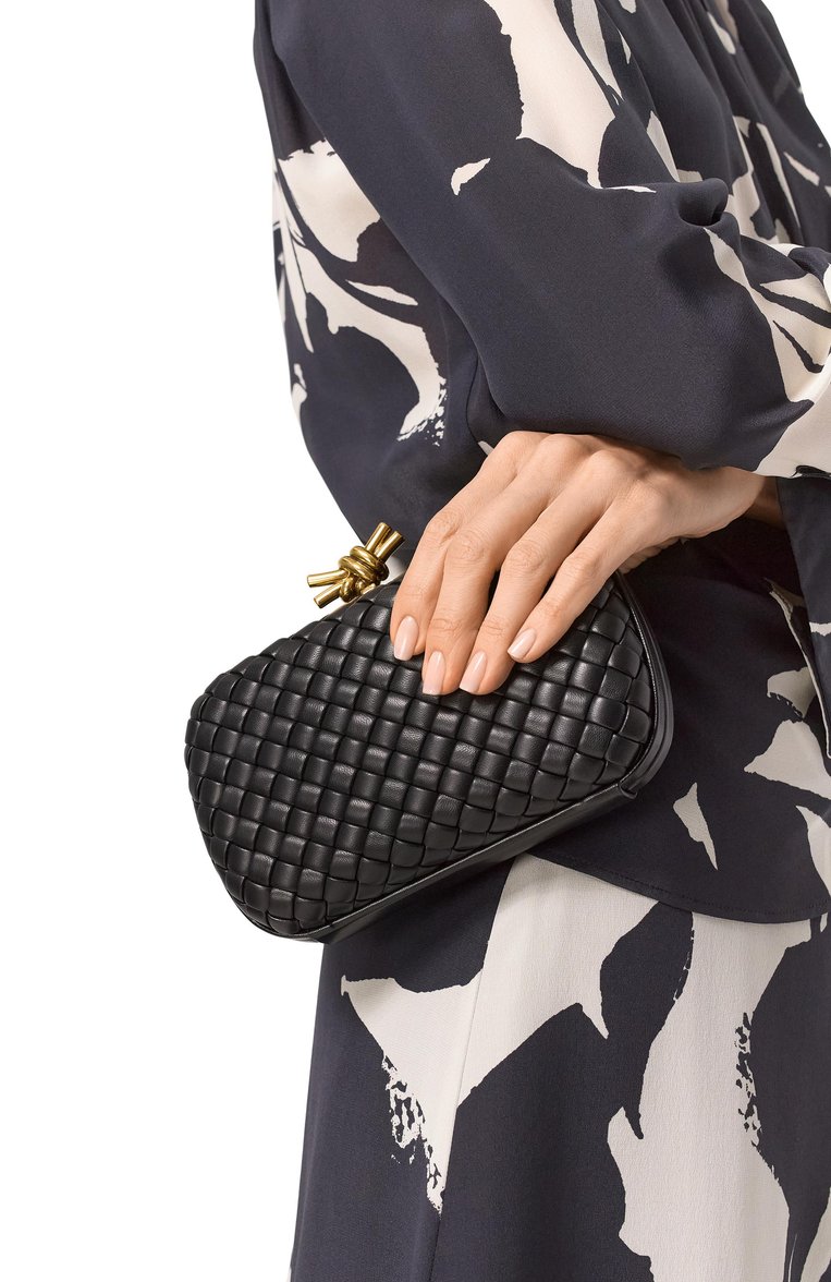 Женский клатч knot BOTTEGA VENETA черного цвета, арт. 717622/V01D1 | Фото 2 (Материал: Натуральная кожа; Женское Кросс-КТ: Клатч-клатчи, Вечерняя сумка; Размер: mini; Автоматизация ТО: Проставлено; Автоматизация состава: Проставлено)